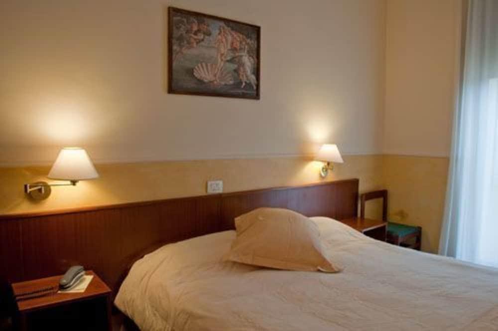 Columbus Urban Resort Φλωρεντία Εξωτερικό φωτογραφία A room at the hotel