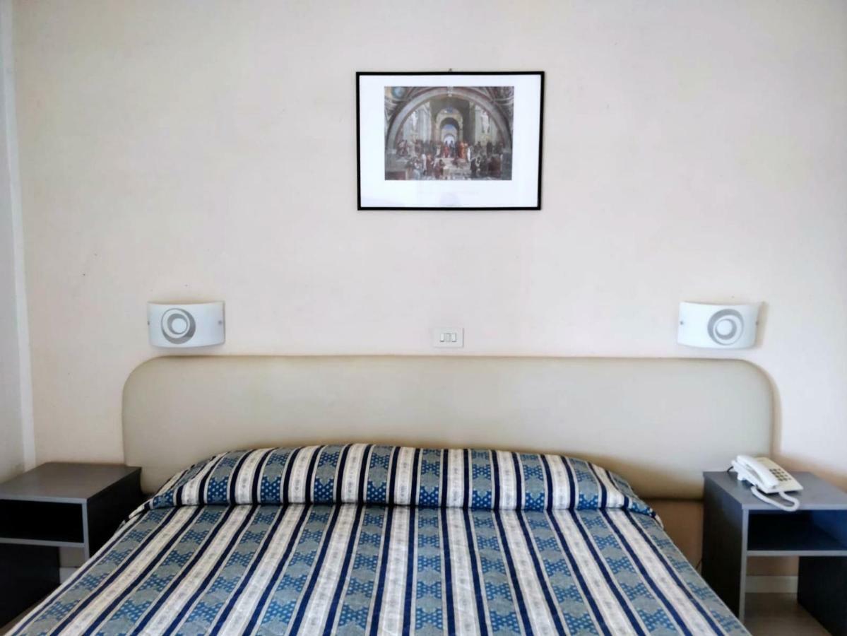 Columbus Urban Resort Φλωρεντία Εξωτερικό φωτογραφία A typical room at the hotel