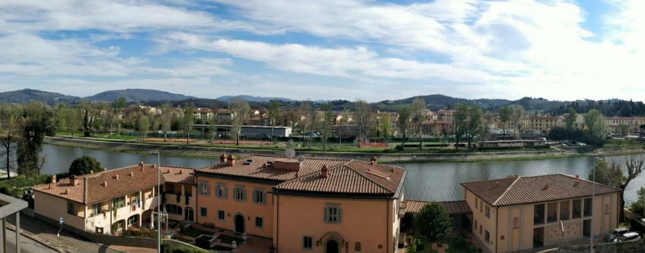 Columbus Urban Resort Φλωρεντία Εξωτερικό φωτογραφία View of the Arno river from the tower of the Palazzo del Podestà
